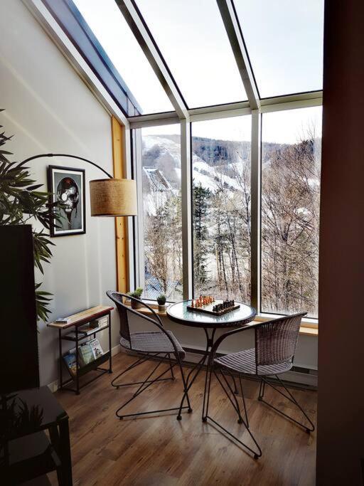 Condo Sur 2 Niveaux Avec Magnifique Vue Sur La Montagne Stoneham Exterior foto